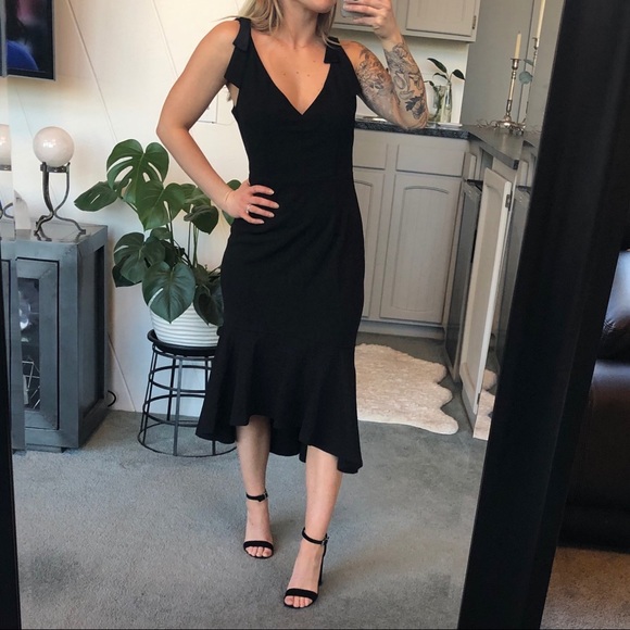 Lulus Dresses & Skirts - Lulu’s Black Trumpet Hem Bodycon Midi Dress